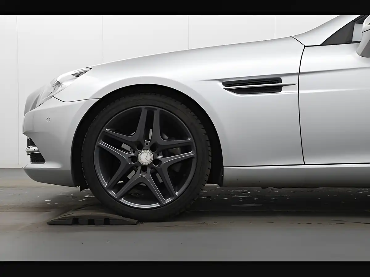 Used 2011 Mercedes-Benz Slk SLK200 Blueefficiency Silver - Interior and Exterior details 8