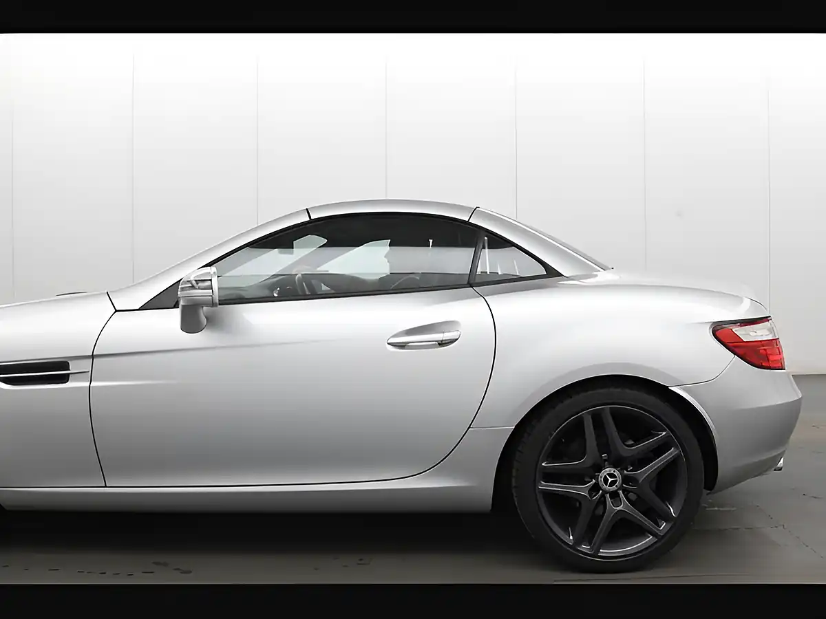 Used 2011 Mercedes-Benz Slk SLK200 Blueefficiency Silver - Interior and Exterior details 9