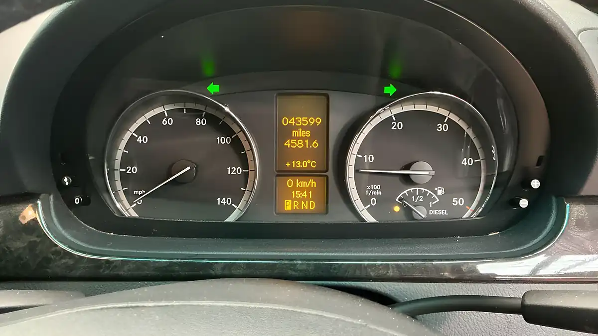 Used 2011 Mercedes-Benz Viano Ambiente Silver - Interior and Exterior details 10