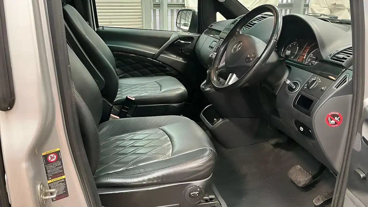 Used 2011 Mercedes-Benz Viano Ambiente Silver - Interior and Exterior details 9