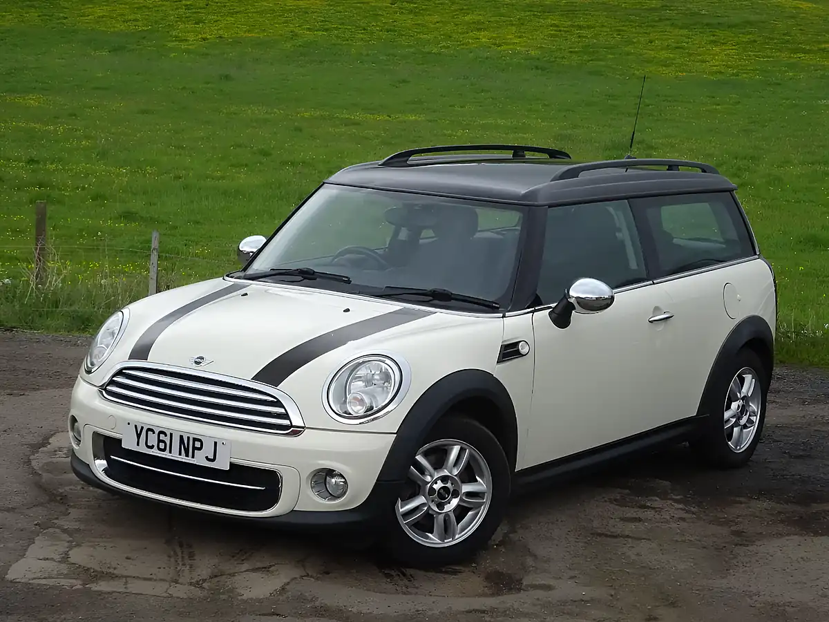 Used 2011 MINI Clubman Cooper White - Interior and Exterior details 10