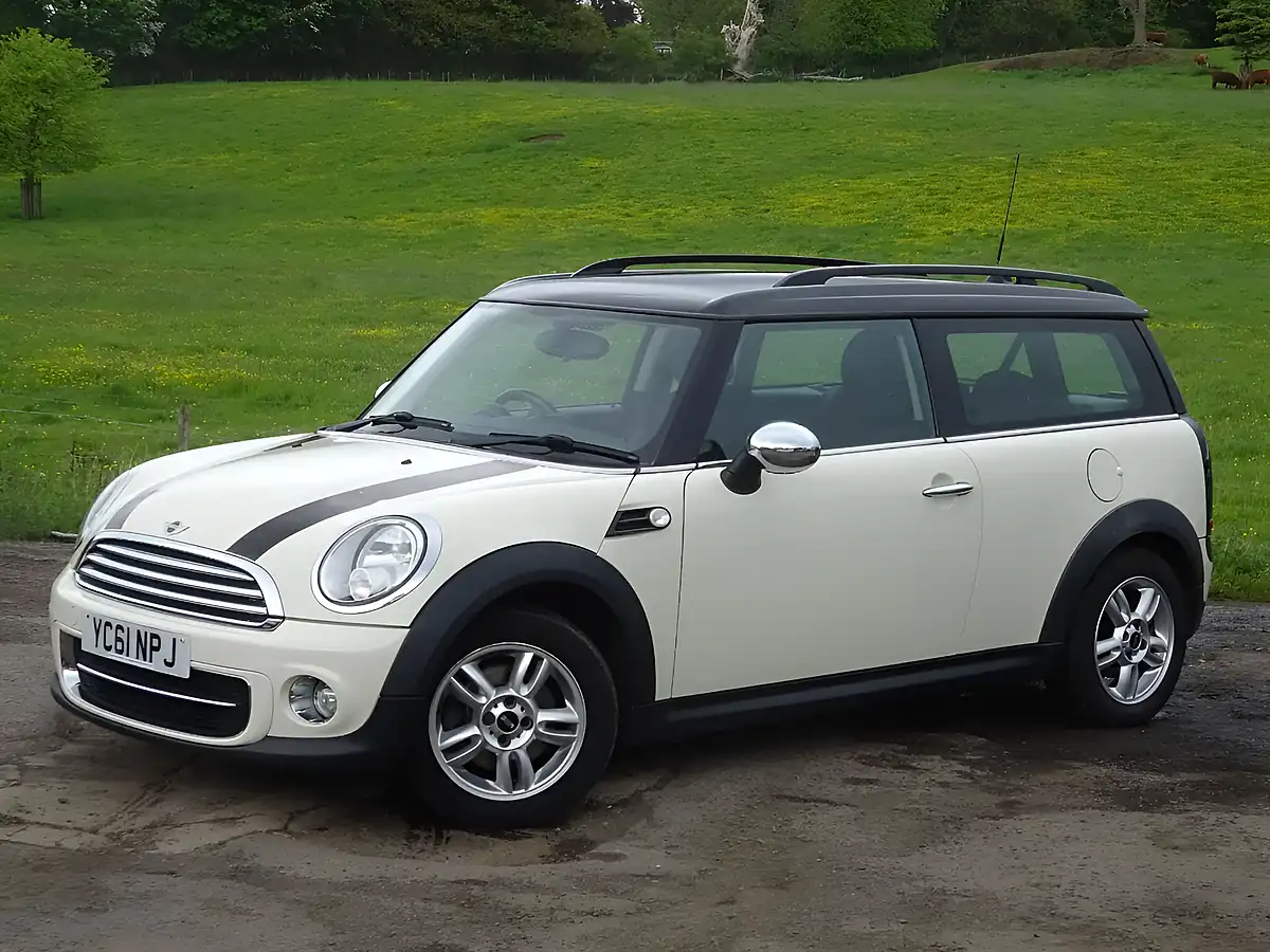 Used 2011 MINI Clubman Cooper White - Interior and Exterior details 11