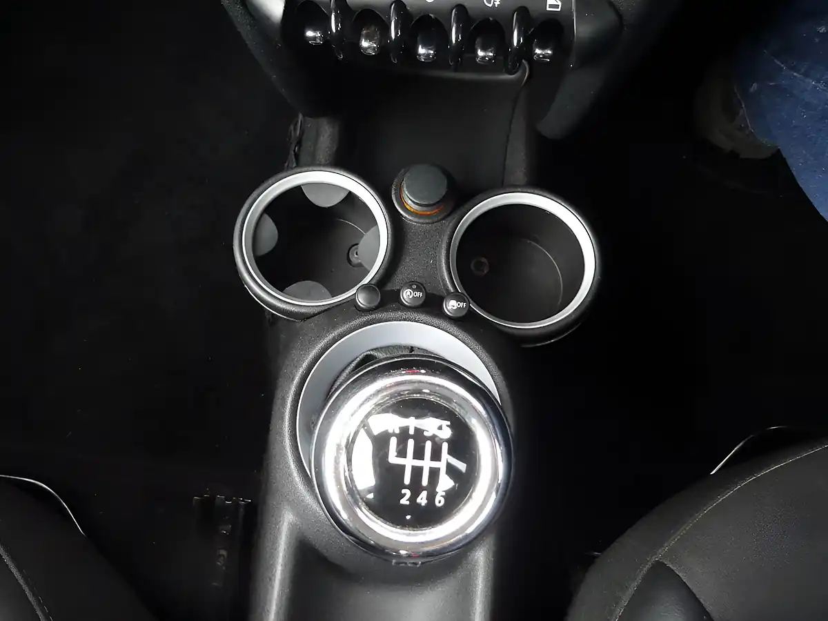 Used 2011 MINI Clubman Cooper White - Interior and Exterior details 14