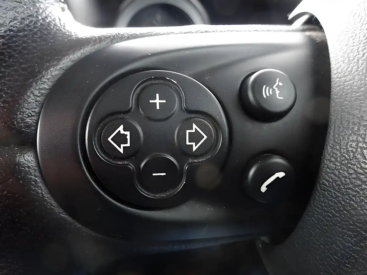 Used 2011 MINI Clubman Cooper White - Interior and Exterior details 17