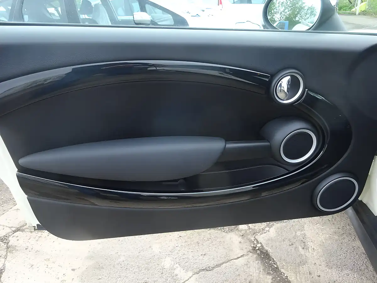 Used 2011 MINI Clubman Cooper White - Interior and Exterior details 20