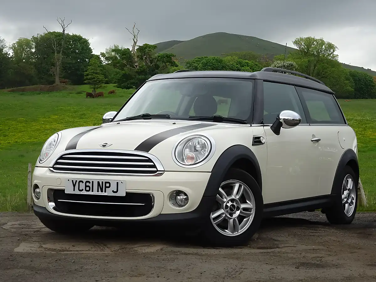 Used 2011 MINI Clubman Cooper White - Interior and Exterior details 3