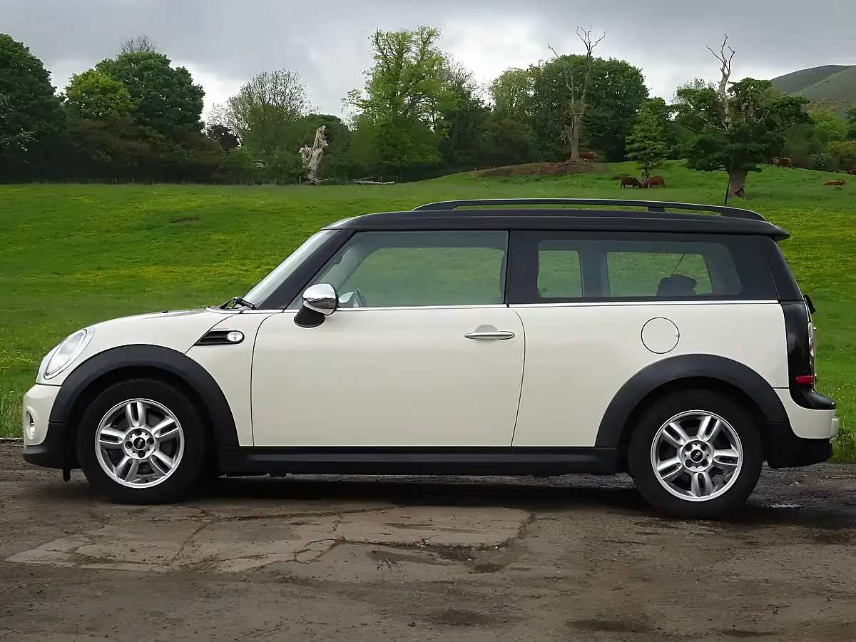 Used 2011 MINI Clubman Cooper White - Interior and Exterior details 5