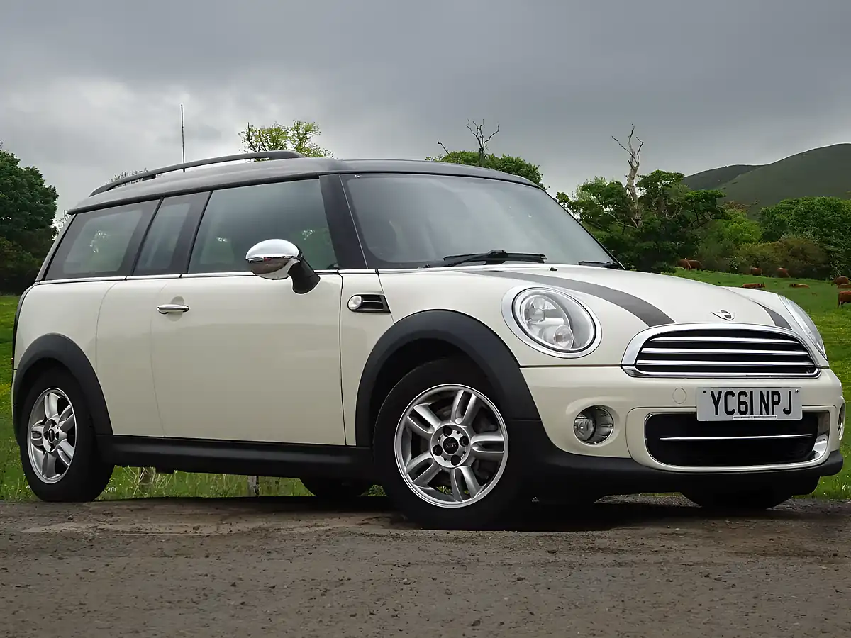 Used 2011 MINI Clubman Cooper White - Interior and Exterior details 6