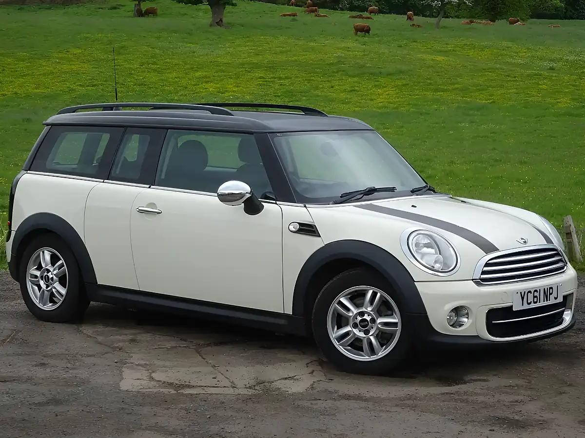 Used 2011 MINI Clubman Cooper White - Interior and Exterior details 7