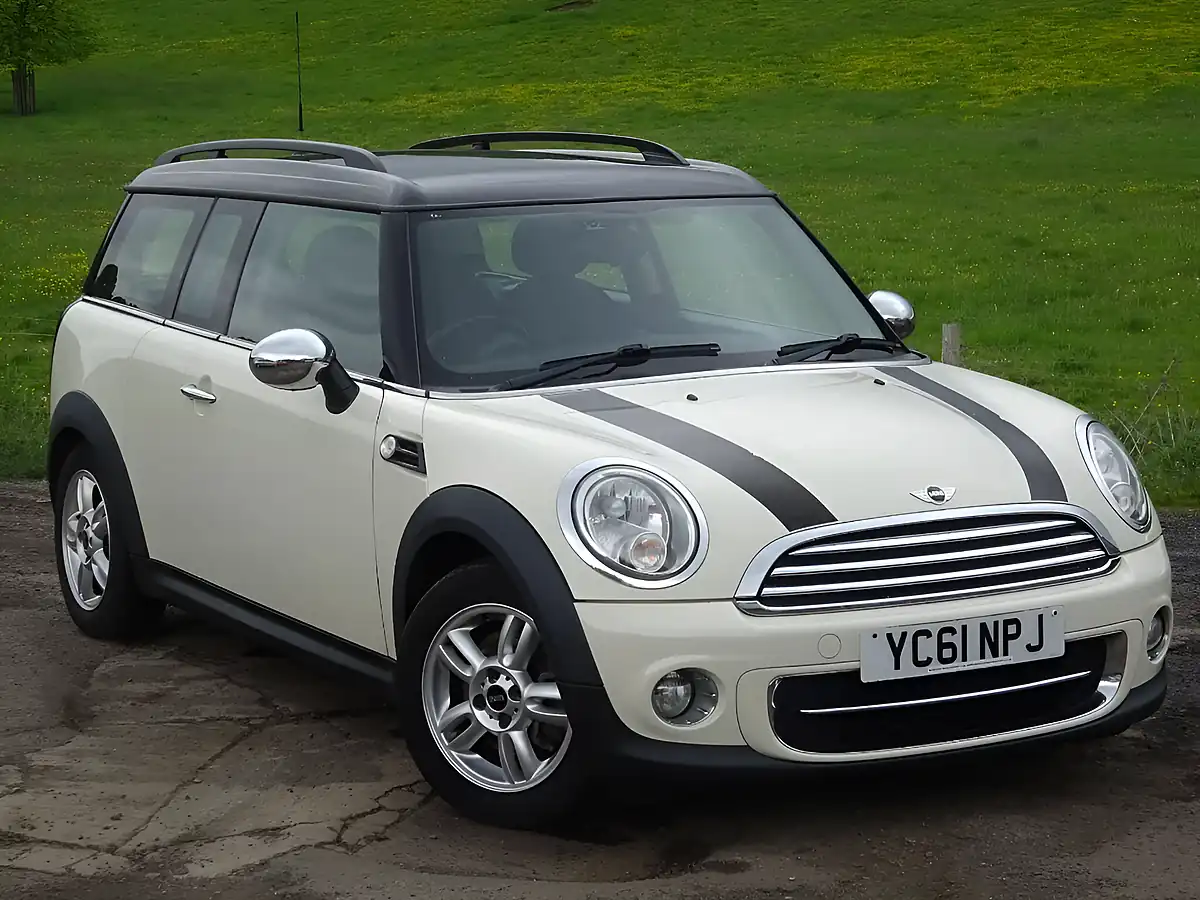 Used 2011 MINI Clubman Cooper White - Interior and Exterior details 8