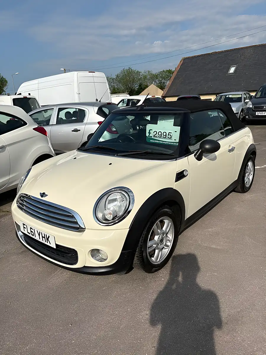Used 2011 MINI Convertible One White - Interior and Exterior details 2