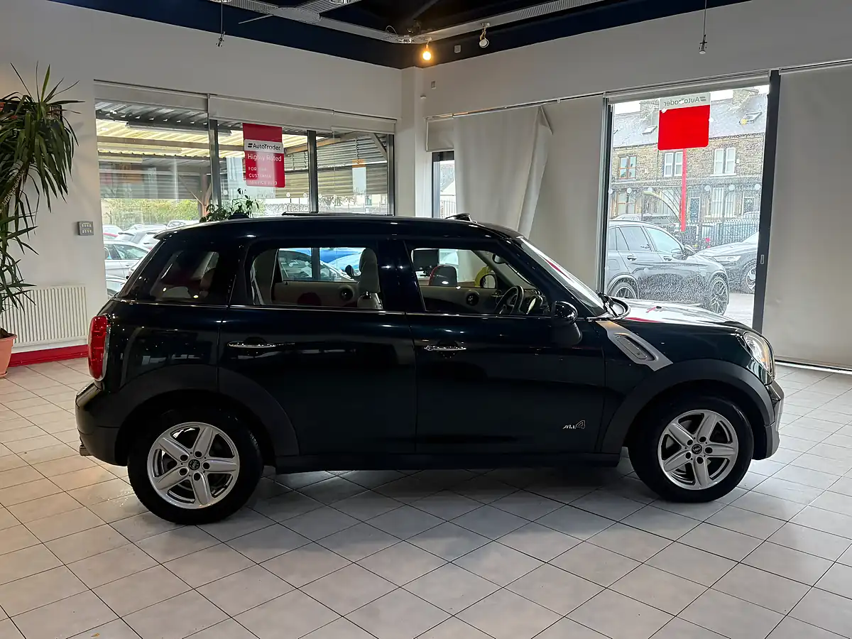 Used 2011 MINI Countryman ALL4 Green - Interior and Exterior details 12