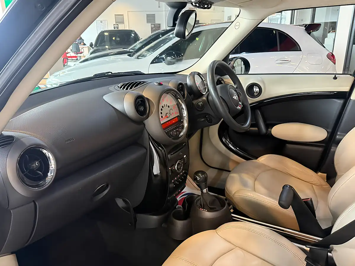 Used 2011 MINI Countryman ALL4 Green - Interior and Exterior details 16