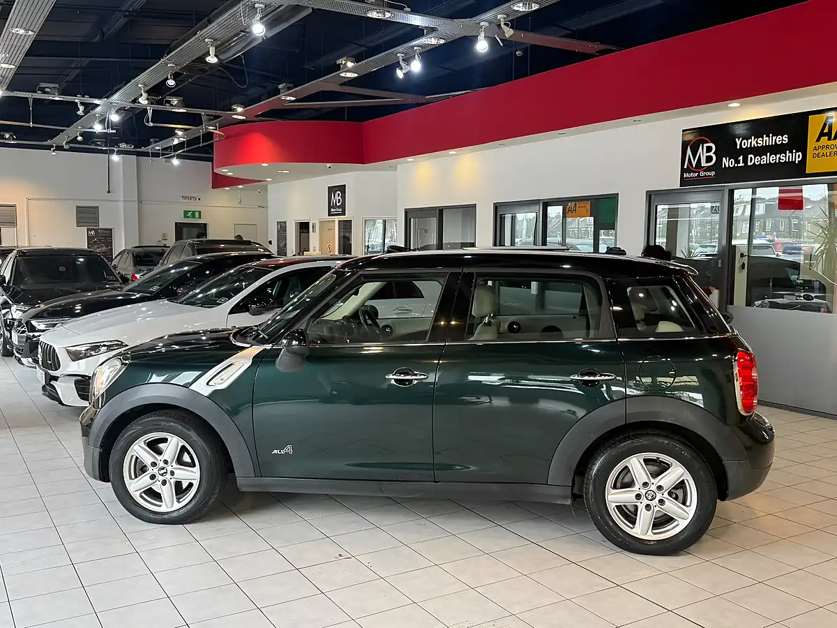 Used 2011 MINI Countryman ALL4 Green - Interior and Exterior details 7