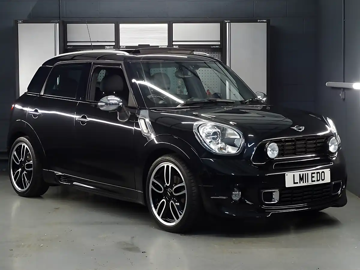 Used 2011 MINI Countryman Cooper Black - Front View