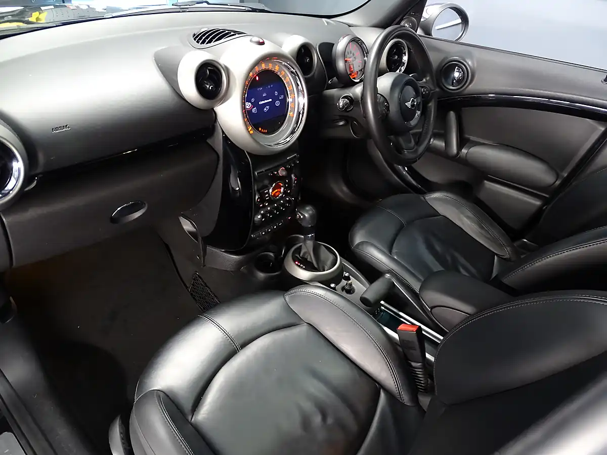 Used 2011 MINI Countryman Cooper Black - Interior and Exterior details 13