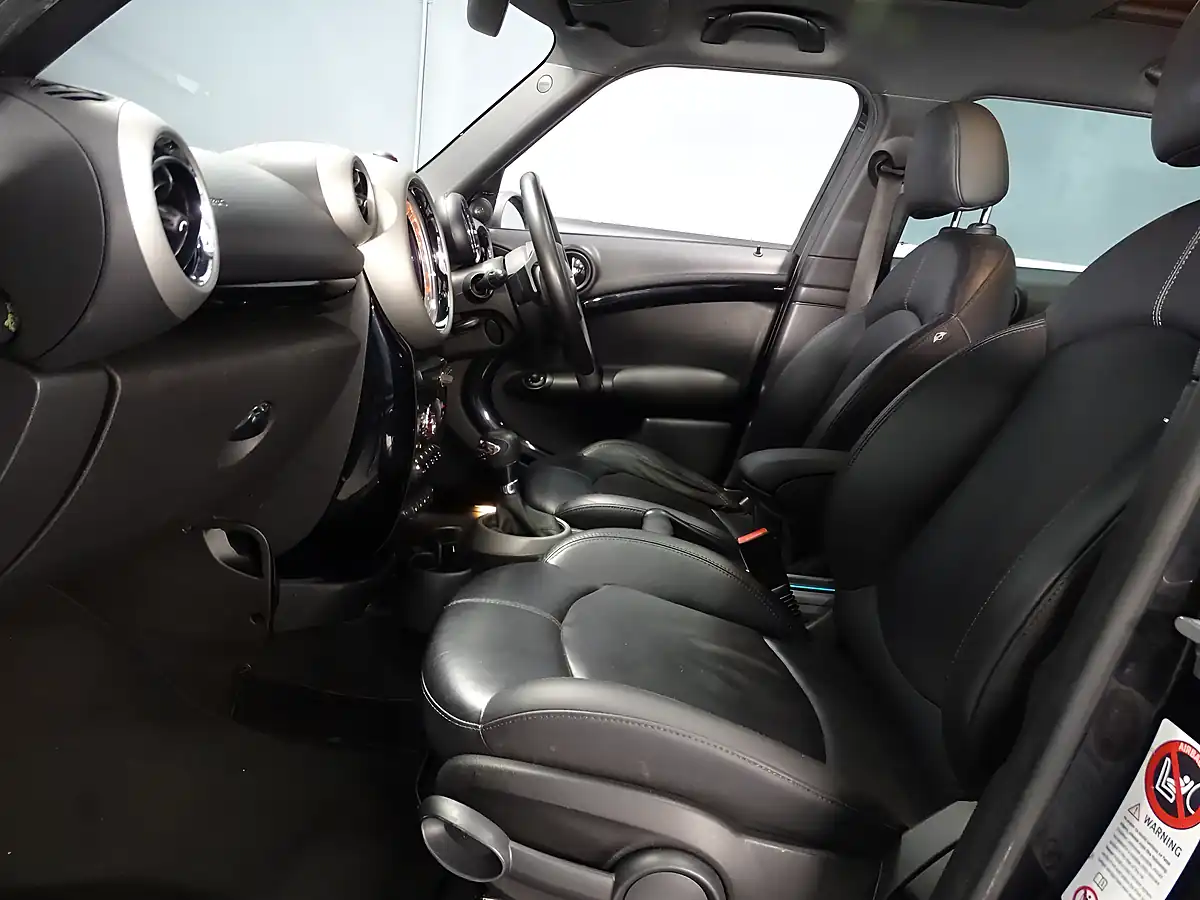 Used 2011 MINI Countryman Cooper Black - Interior and Exterior details 14