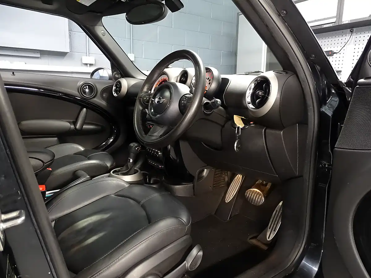 Used 2011 MINI Countryman Cooper Black - Interior and Exterior details 16