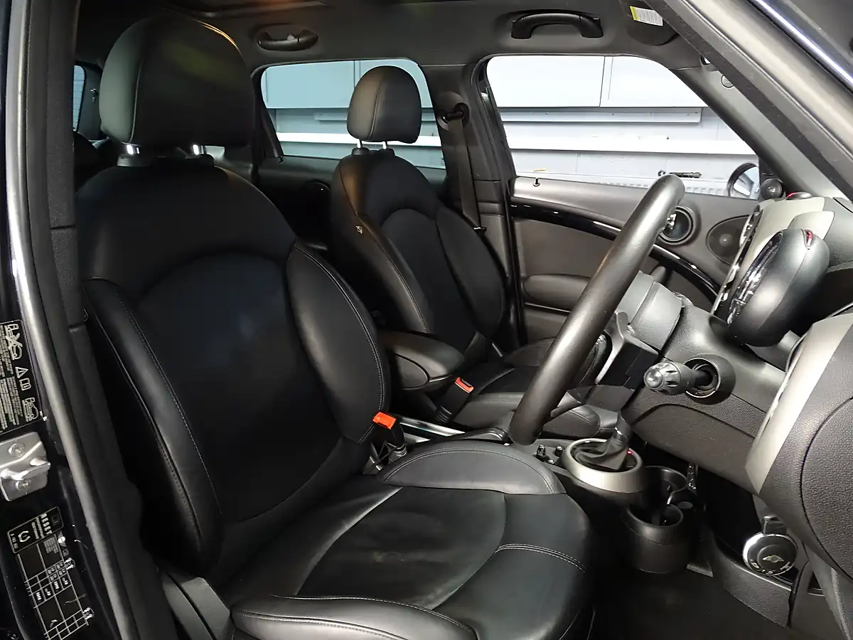 Used 2011 MINI Countryman Cooper Black - Interior and Exterior details 17