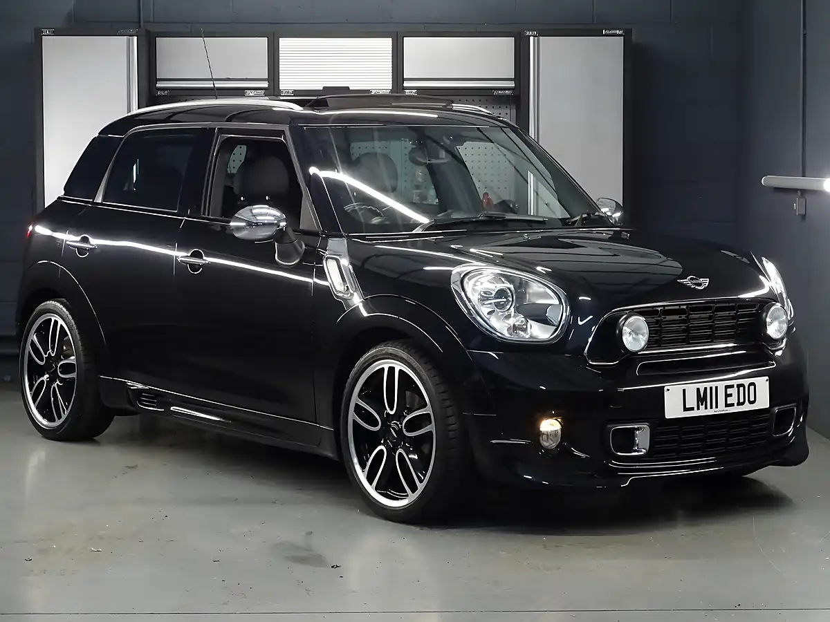 Used 2011 MINI Countryman Cooper Black - Interior and Exterior details 2