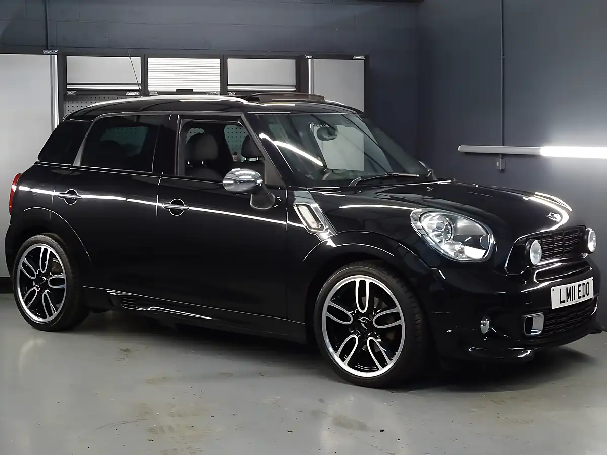Used 2011 MINI Countryman Cooper Black - Interior and Exterior details 3