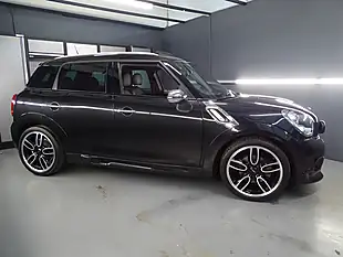Used 2011 MINI Countryman Cooper Black - Interior and Exterior details 4