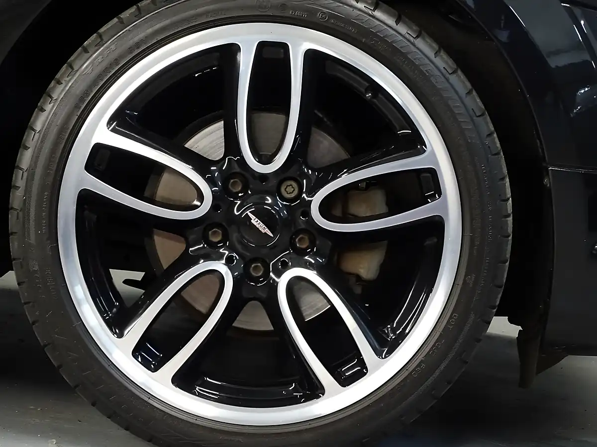 Used 2011 MINI Countryman Cooper Black - Interior and Exterior details 5