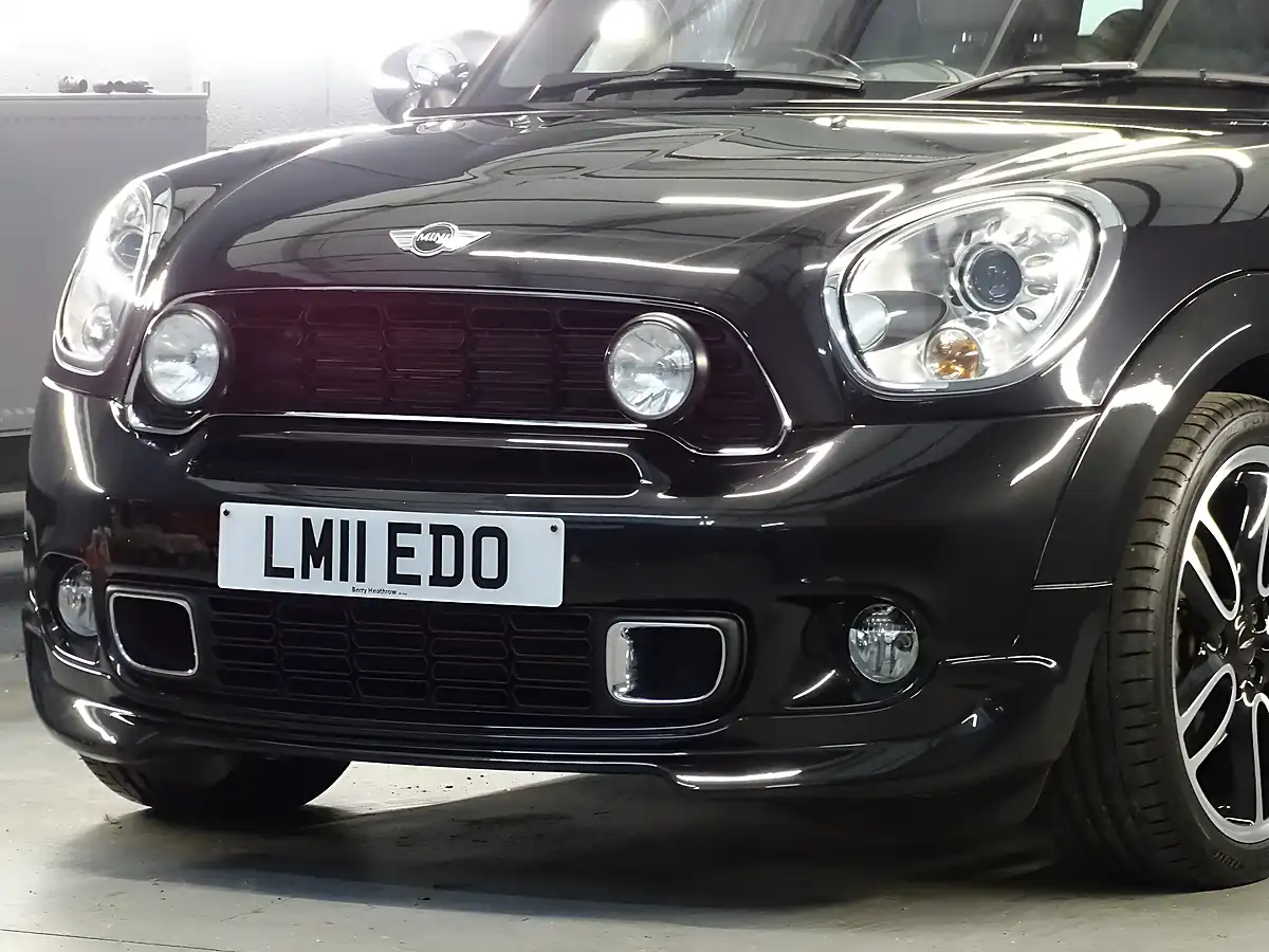Used 2011 MINI Countryman Cooper Black - Interior and Exterior details 8
