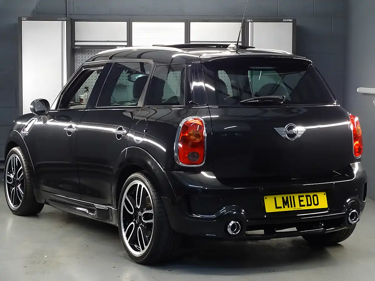 Used 2011 MINI Countryman Cooper Black - Interior and Exterior details 9