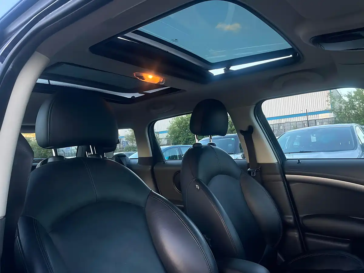 Used 2011 MINI Countryman Cooper Blue - Interior and Exterior details 12