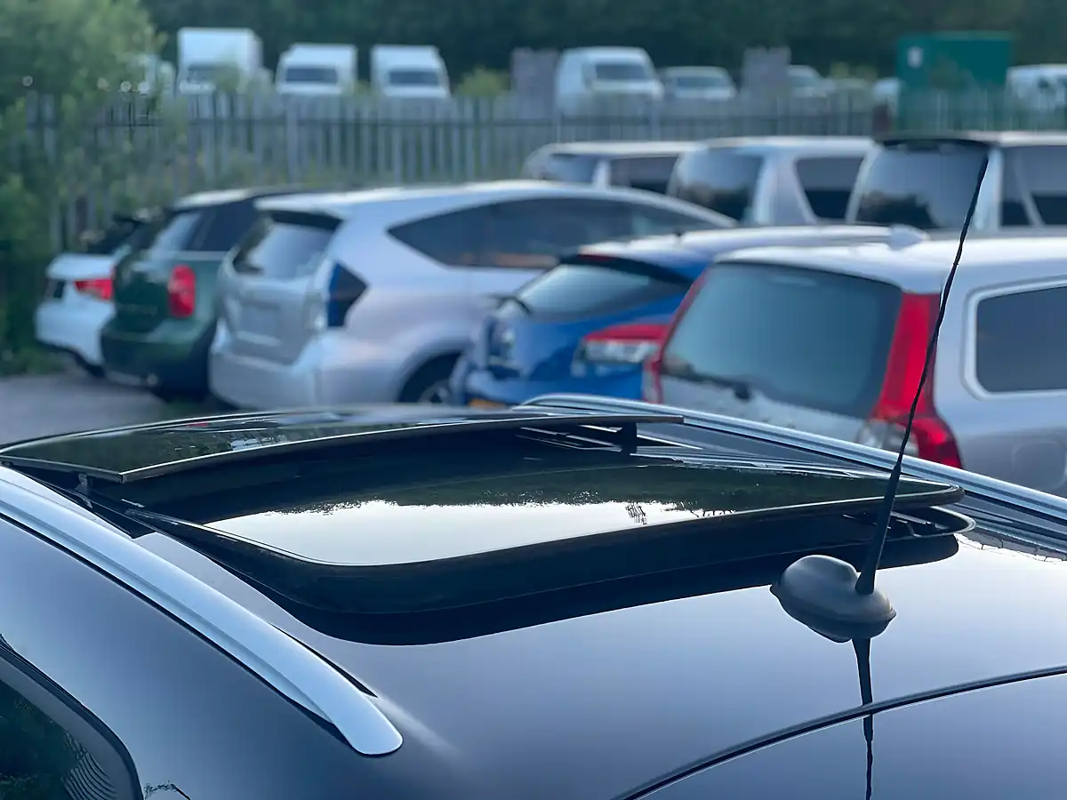 Used 2011 MINI Countryman Cooper Blue - Interior and Exterior details 13