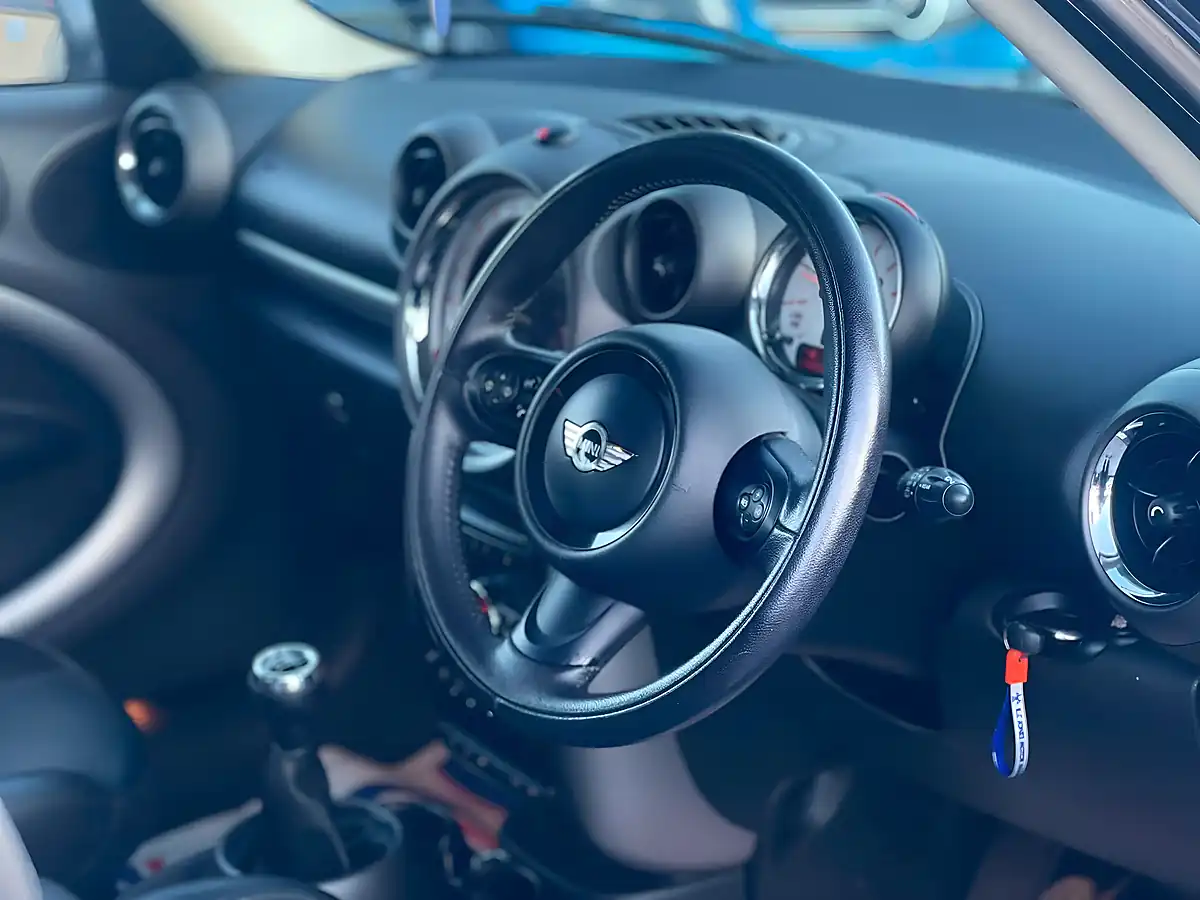 Used 2011 MINI Countryman Cooper Blue - Interior and Exterior details 3