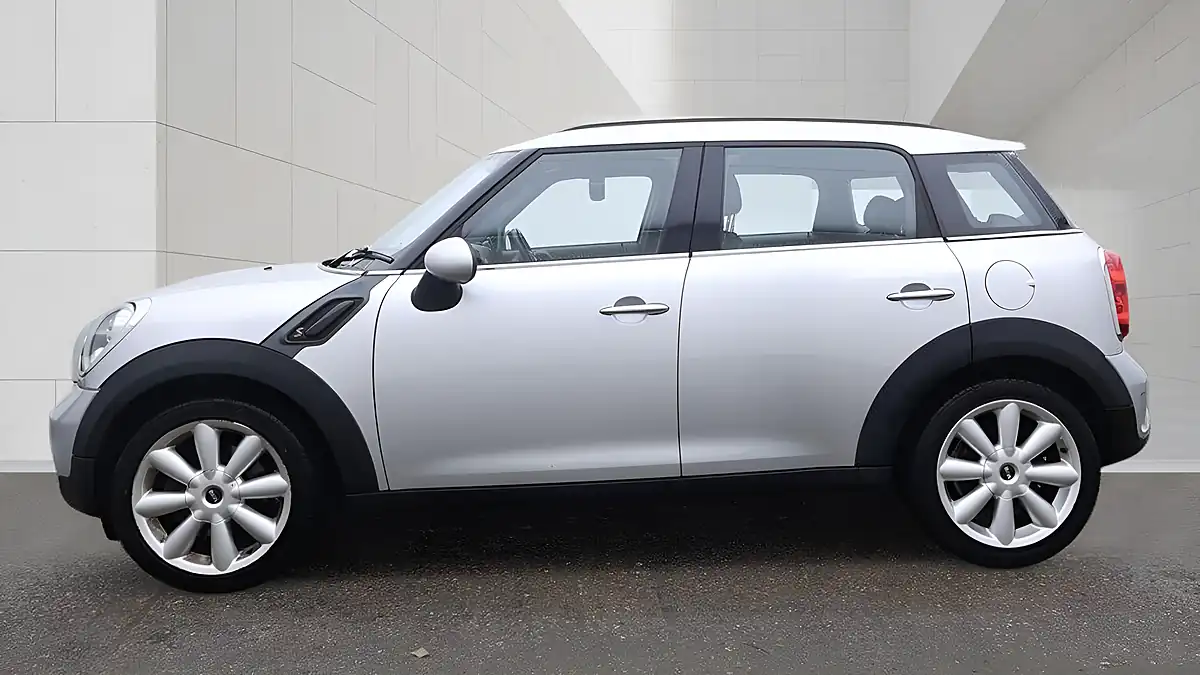 Used 2011 MINI Countryman Cooper S Silver - Interior and Exterior details 6