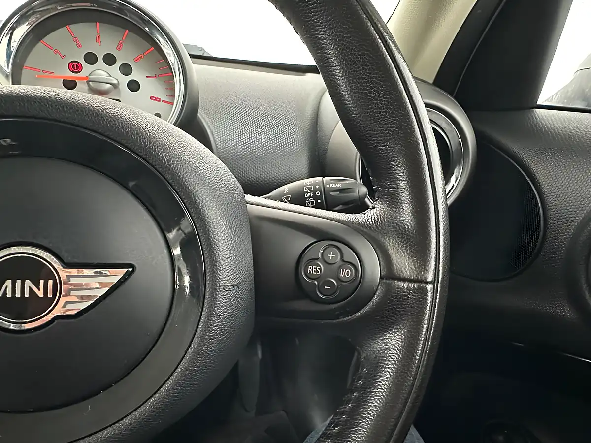 Used 2011 MINI Countryman Cooper White - Interior and Exterior details 12