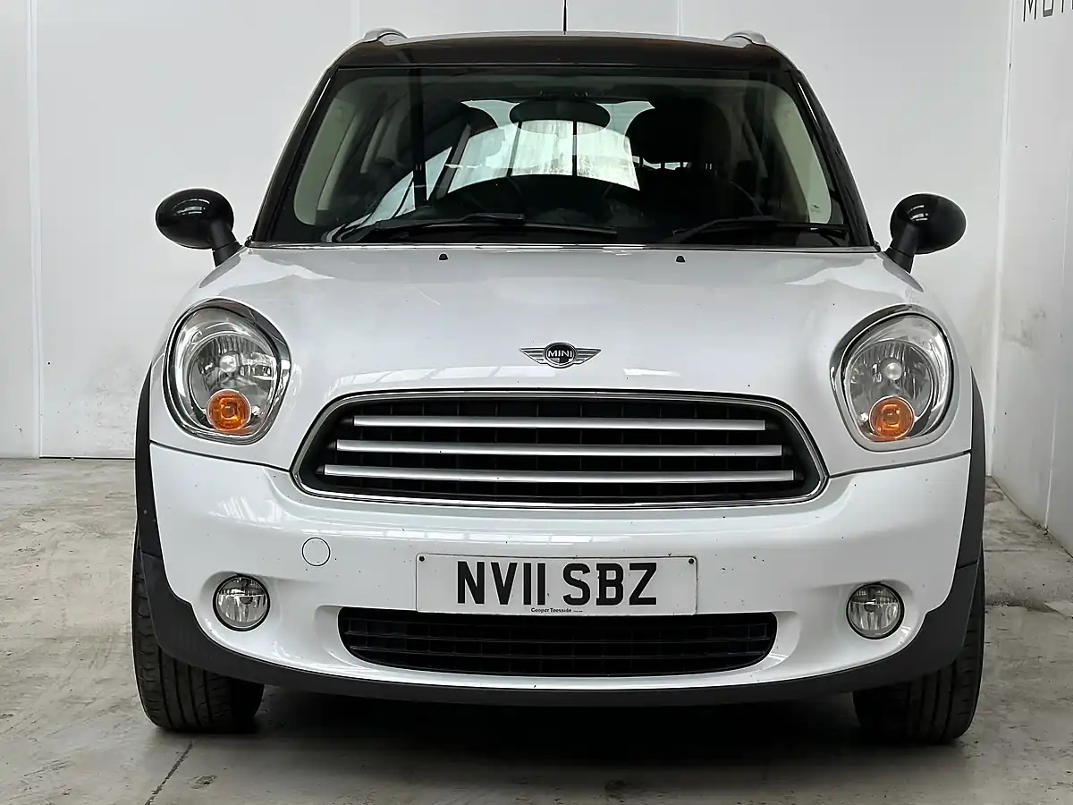 Used 2011 MINI Countryman Cooper White - Interior and Exterior details 2