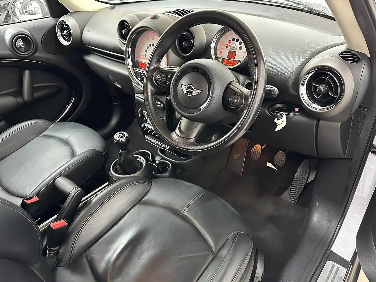 Used 2011 MINI Countryman Cooper White - Interior and Exterior details 3