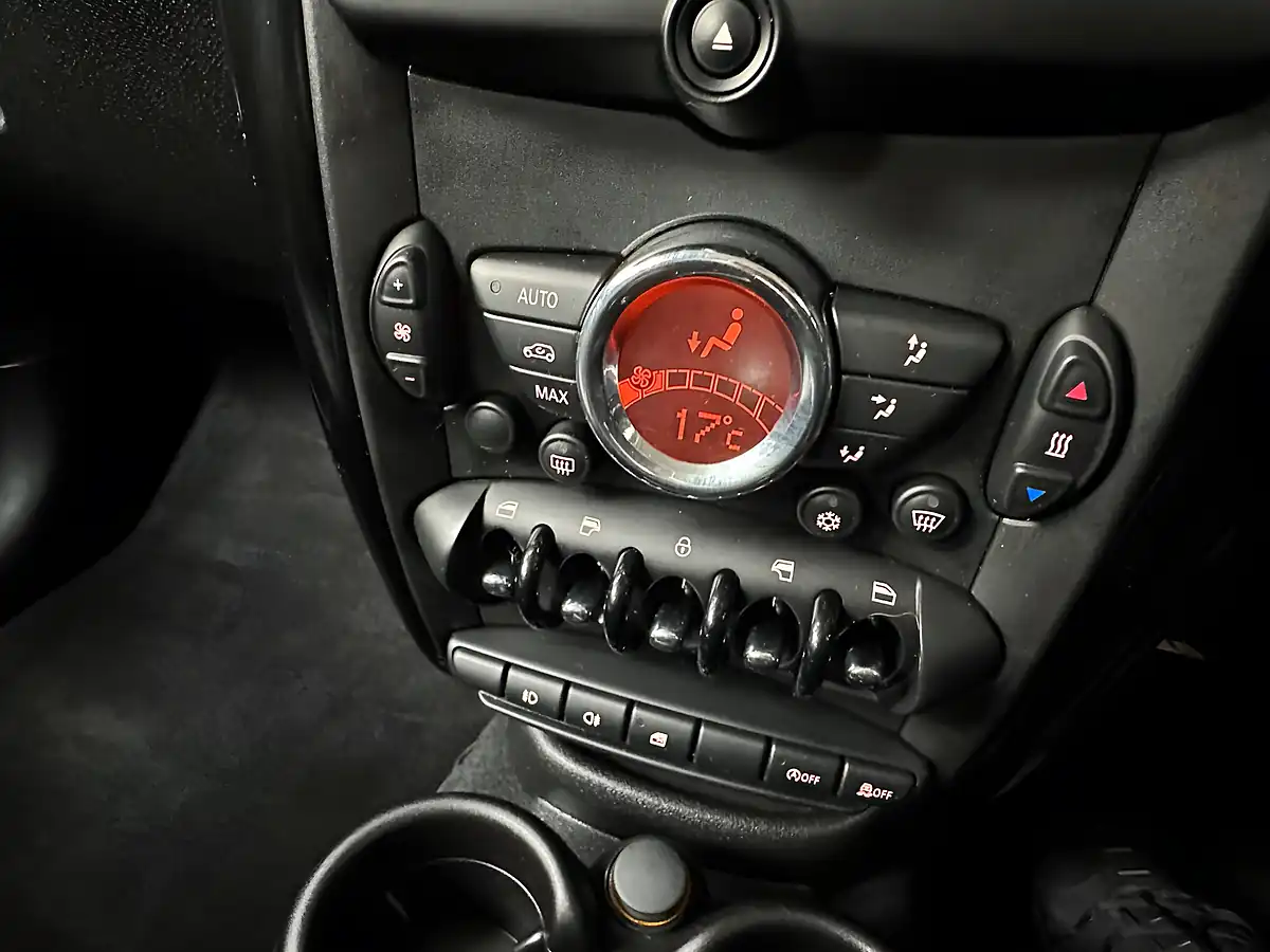 Used 2011 MINI Countryman Cooper White - Interior and Exterior details 9