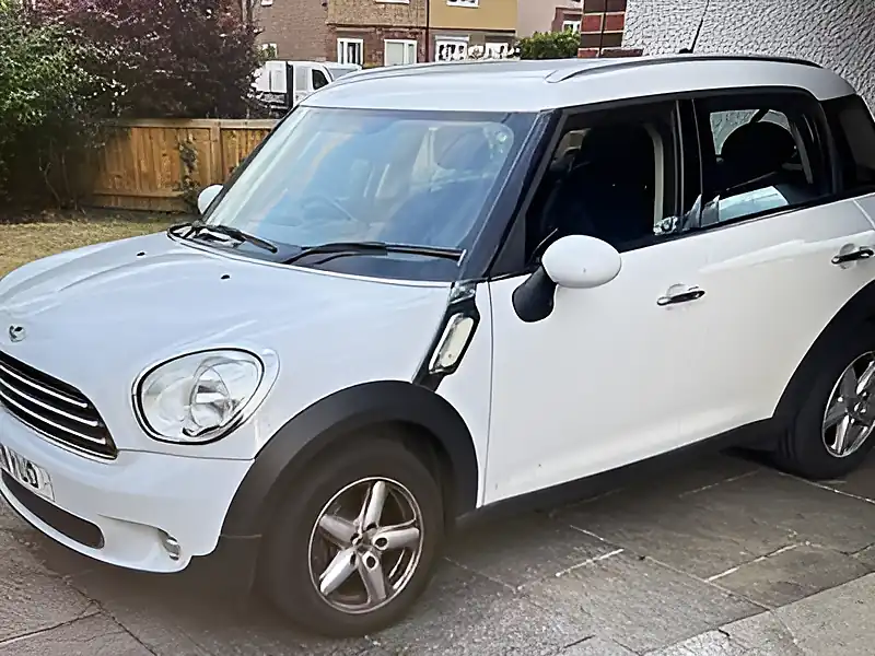 Used 2011 MINI Countryman Cooper White - Interior and Exterior details 4