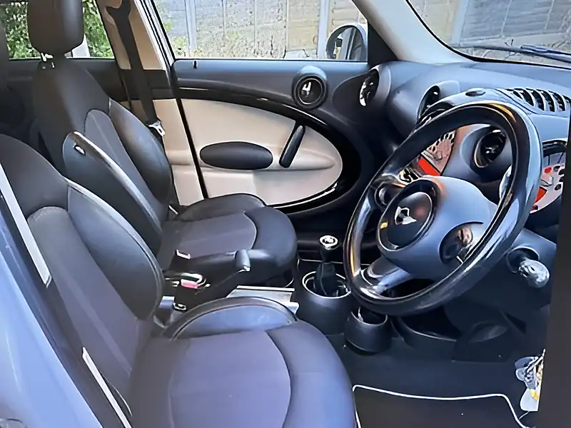 Used 2011 MINI Countryman Cooper White - Interior and Exterior details 6