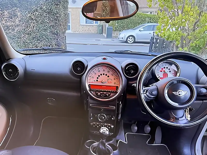 Used 2011 MINI Countryman Cooper White - Interior and Exterior details 8