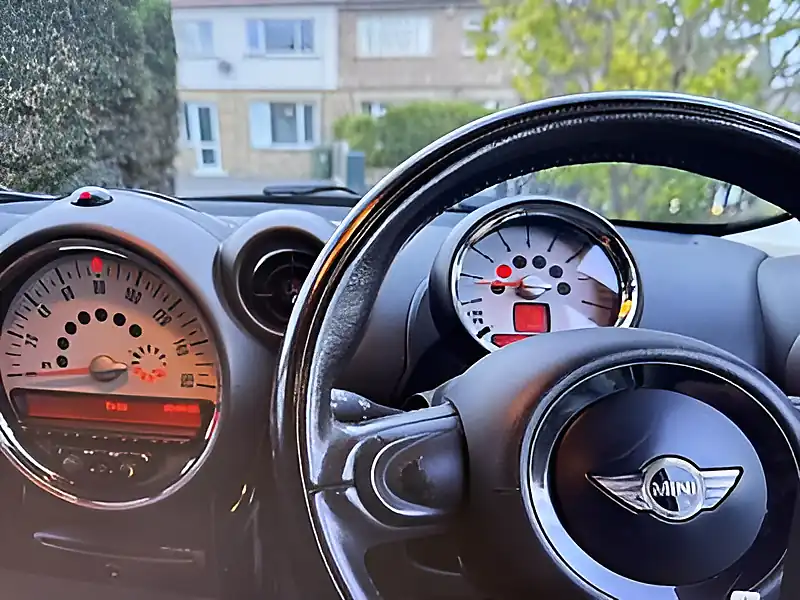Used 2011 MINI Countryman Cooper White - Interior and Exterior details 9