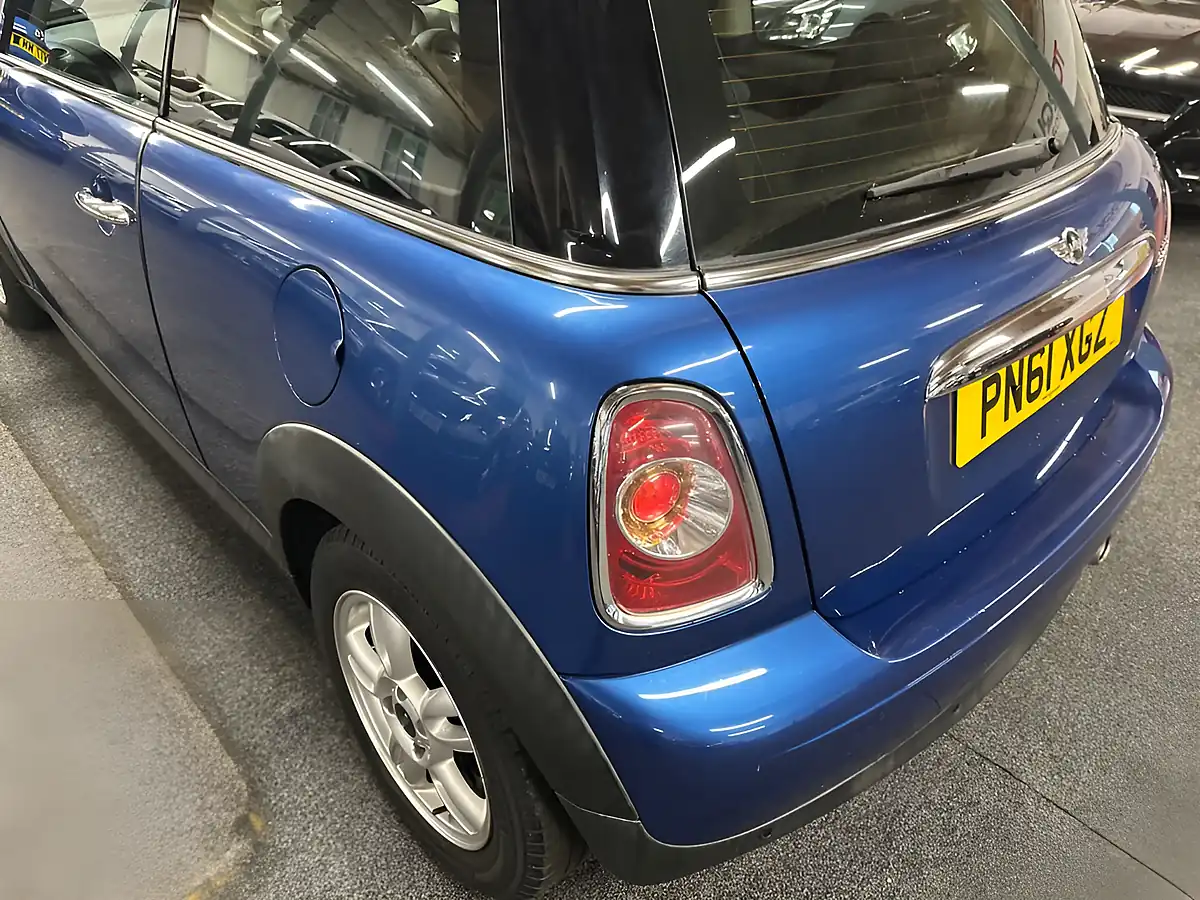 Used 2011 MINI Hatch Cooper Blue - Interior and Exterior details 10