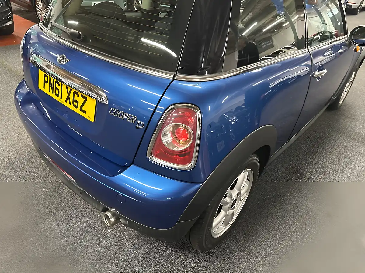 Used 2011 MINI Hatch Cooper Blue - Interior and Exterior details 13