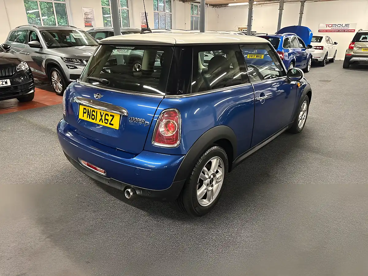 Used 2011 MINI Hatch Cooper Blue - Interior and Exterior details 14