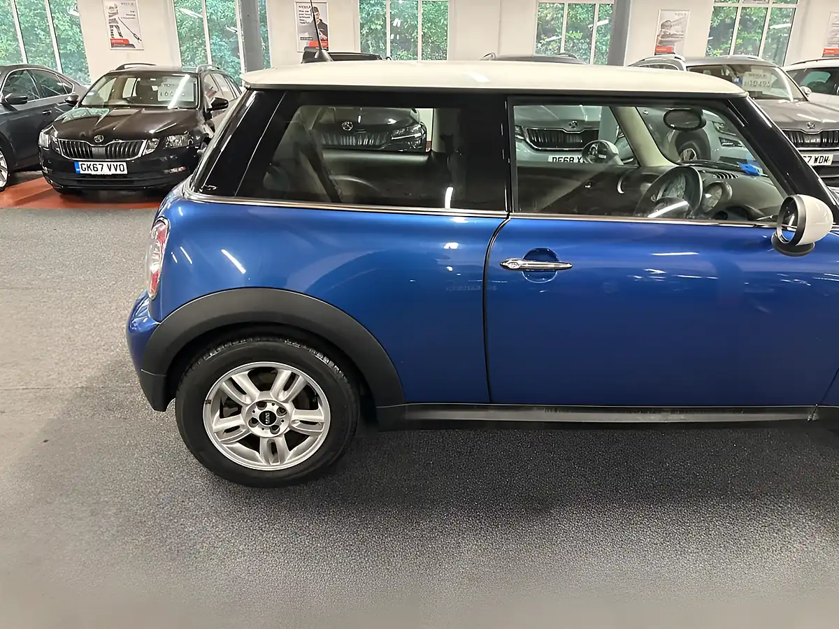 Used 2011 MINI Hatch Cooper Blue - Interior and Exterior details 16