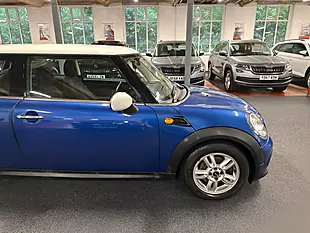Used 2011 MINI Hatch Cooper Blue - Interior and Exterior details 18