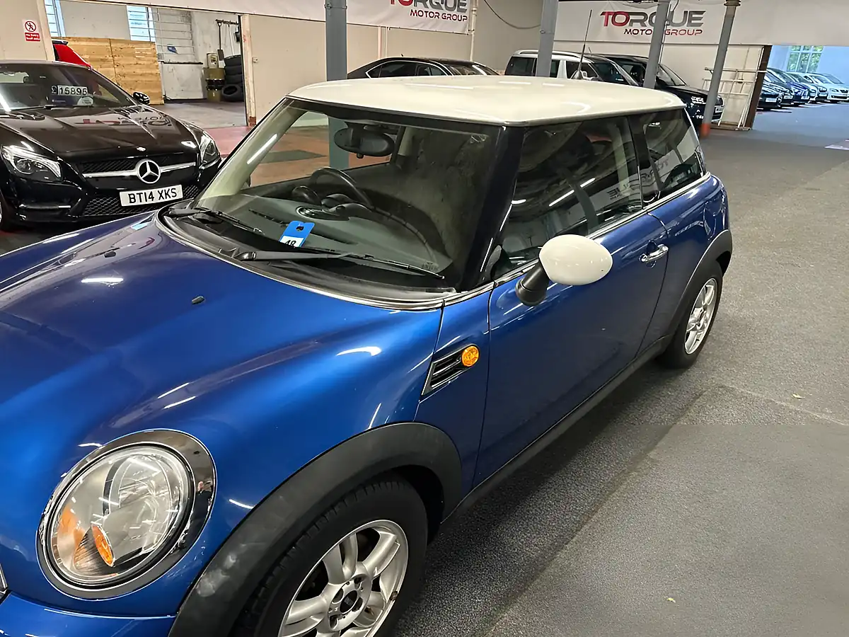 Used 2011 MINI Hatch Cooper Blue - Interior and Exterior details 19