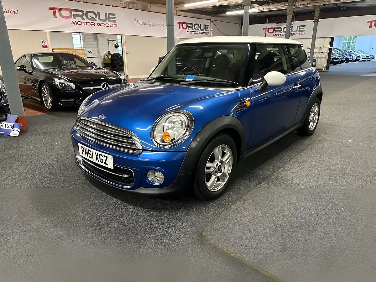 Used 2011 MINI Hatch Cooper Blue - Interior and Exterior details 2