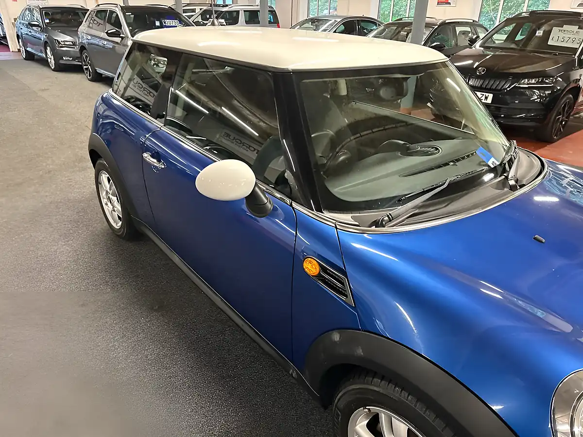 Used 2011 MINI Hatch Cooper Blue - Interior and Exterior details 20