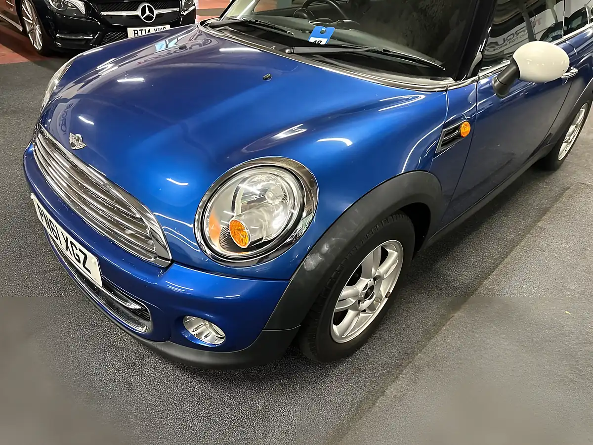 Used 2011 MINI Hatch Cooper Blue - Interior and Exterior details 4